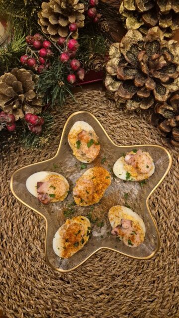 Idea de entrante para estas navidades ➡️ Huevos rellenos de pulpo 🐙 y langostinos 🦐¿Alguien se atreve a hacerlo? 🤩¡Felices fiestas! 🎄🎁🎅#tarragona #nutrición #atnutrición #dietistanutricionista #huevosrellenos