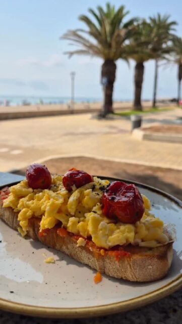 ¡Feliz 2026! 🍇🍾Por un año lleno de salud y vida sana ✨️Aunque sea complicado mantener las redes sociales activas, por aquí sigo con mucho trabajo y nuevos proyectos.Una vez más, ¡gracias!#tarragona #nutrición #atnutrición #dietistanutricionista #salud