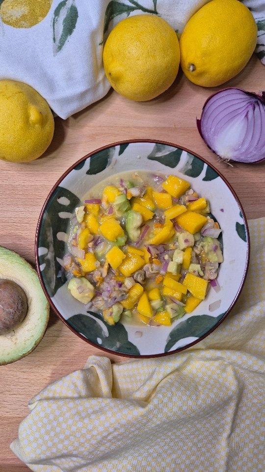 ❓️ ¿Sabías que los berberechos tienen hasta 3 veces más hierro que un filete de ternera?🍋 Si no tienes tiempo para hacer un ceviche tradicional o no quieres complicarte con el pescado crudo, esta versión exprés se prepara en menos de 5 minutos y está increíble.✔️ Guárdate la receta para cuando quieras un aperitivo saludable, rápido y cargado de nutrientes.#nutrición #tarragona #ceviche #berberechos #recetasrápidas