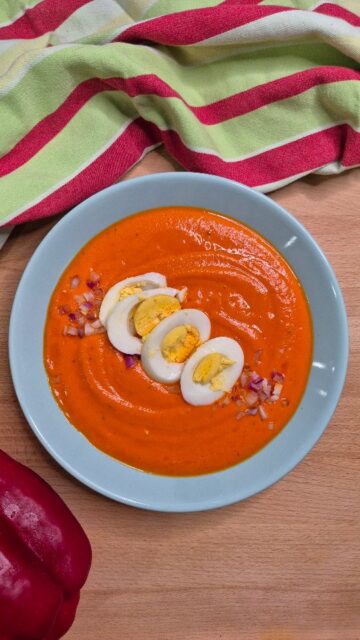🫑🫘 Crema fría de pimientos del piquillo y garbanzos ✨️✔️ 300g de pimientos del poquillo✔️ 300g de garbanzos cocidos✔️ 200 ml de agua✔️ Sal, pimienta y aceite al gusto#tarragona #nutrición #dietistanutricionista #garbanzos #pimientos